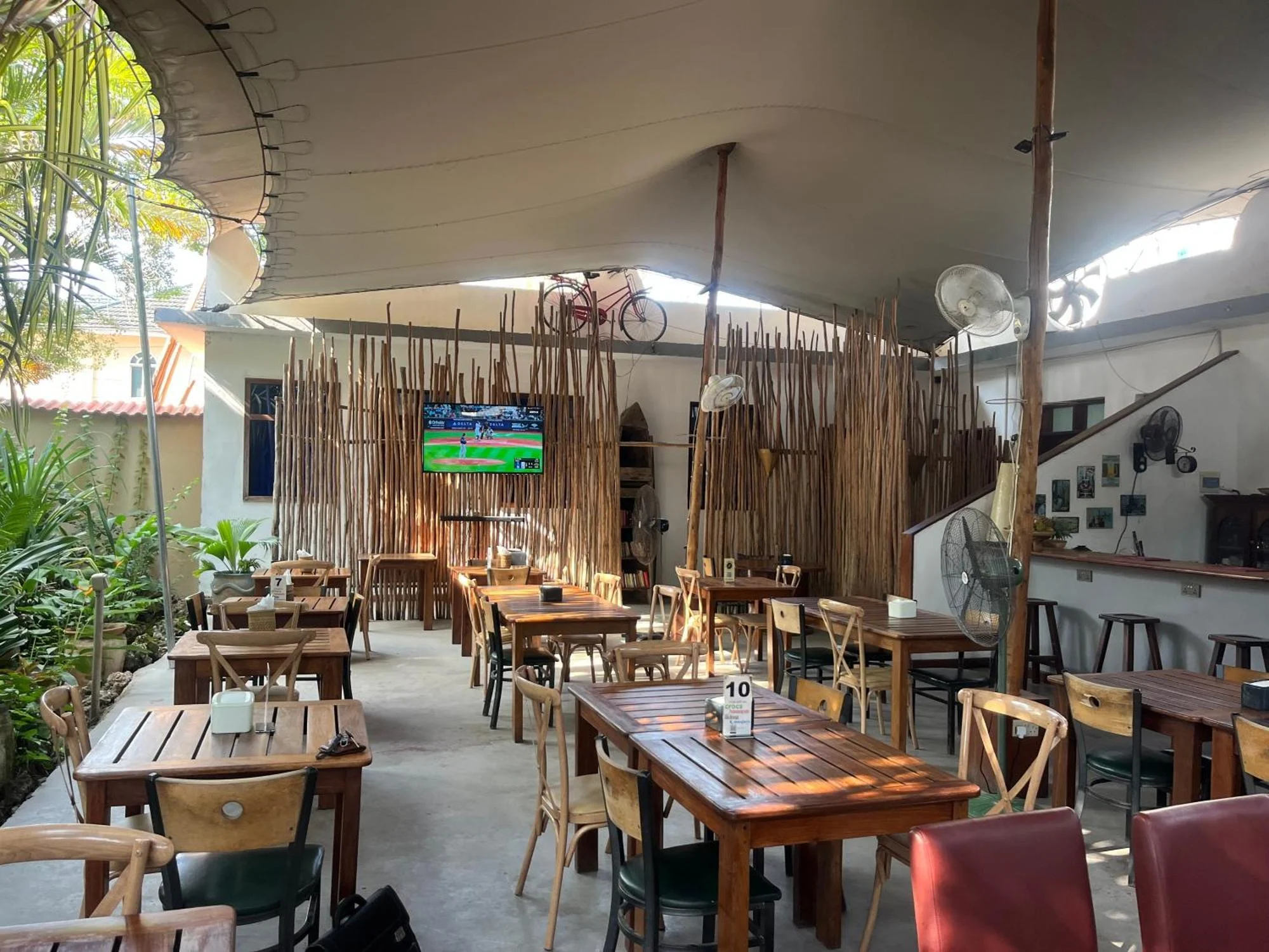 27 Cafe Zanzibar Airport Hotel